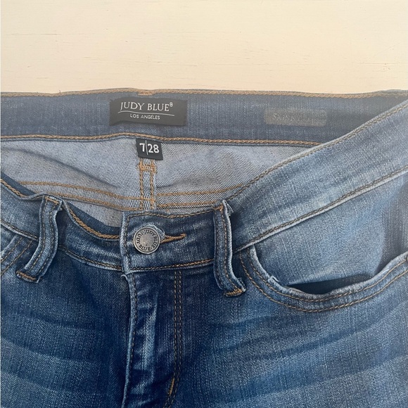 Judy Blue Women's High Rise Light Wash Skinny Fit Distressed Jeans Sz 7/28 - Picture 3 of 4
